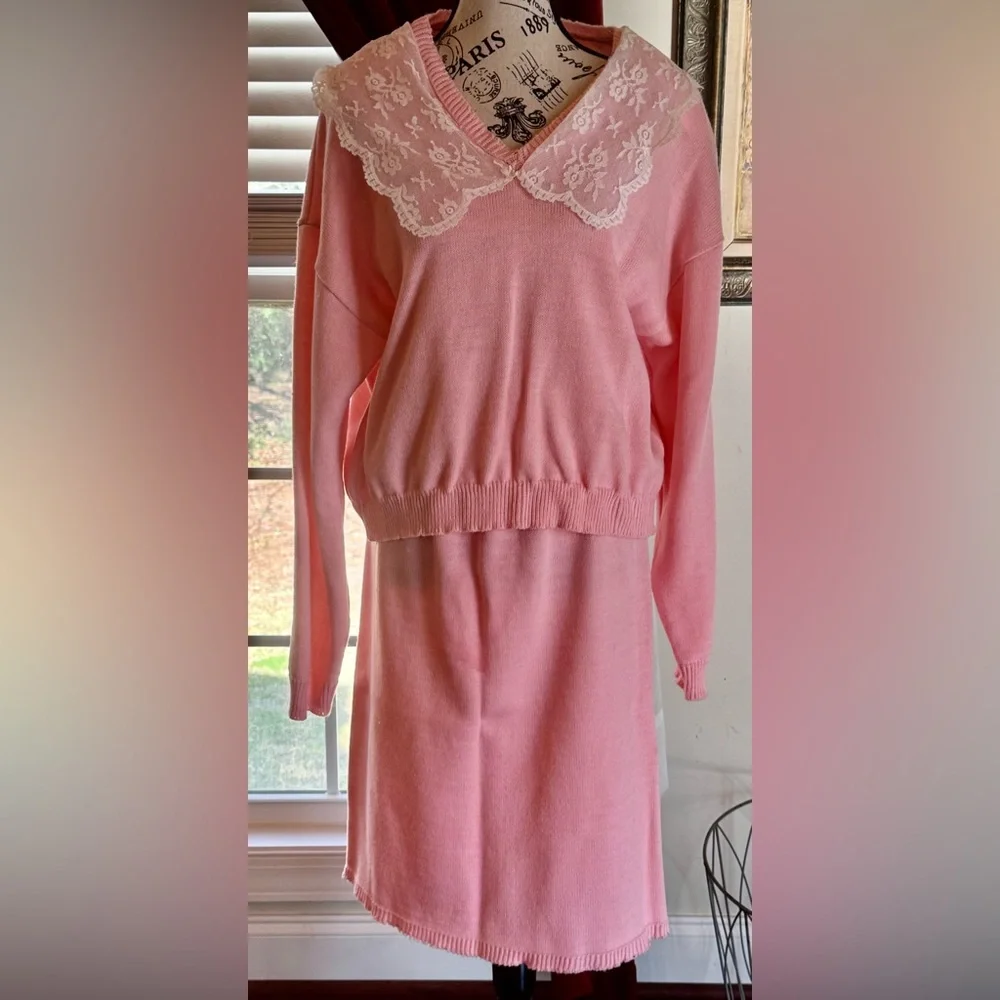 Vintage Dollette Bubblegum Pink Sweater Skirt Set Peter Pan Lace Collar V-Neck